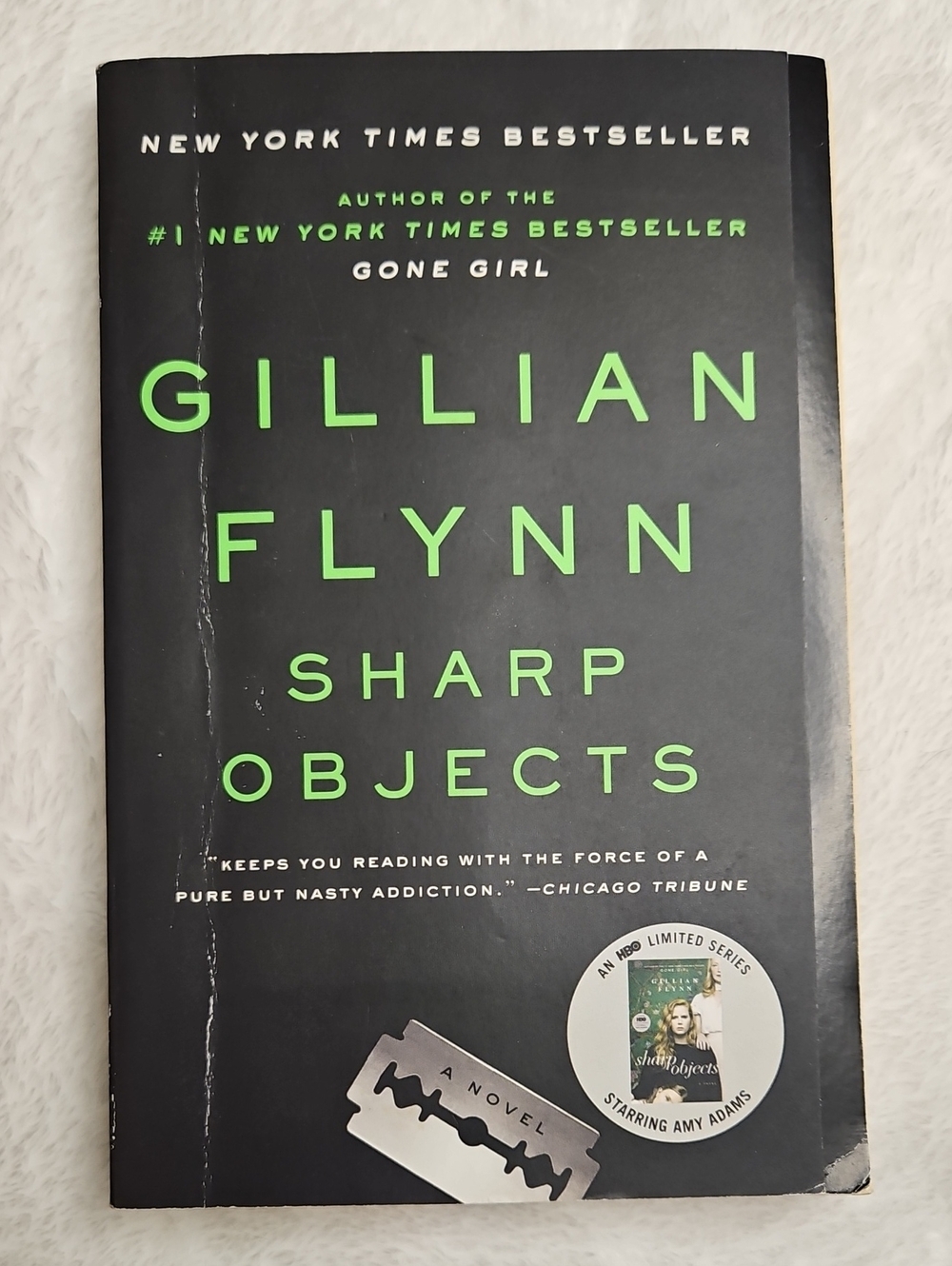 Sharp Objects by Gillian Flynn - Paperback Book